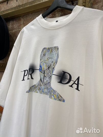 Футболка Prada