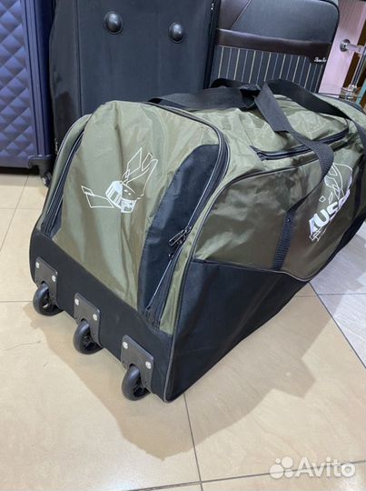 Сумка хоккейная на колесах новая
