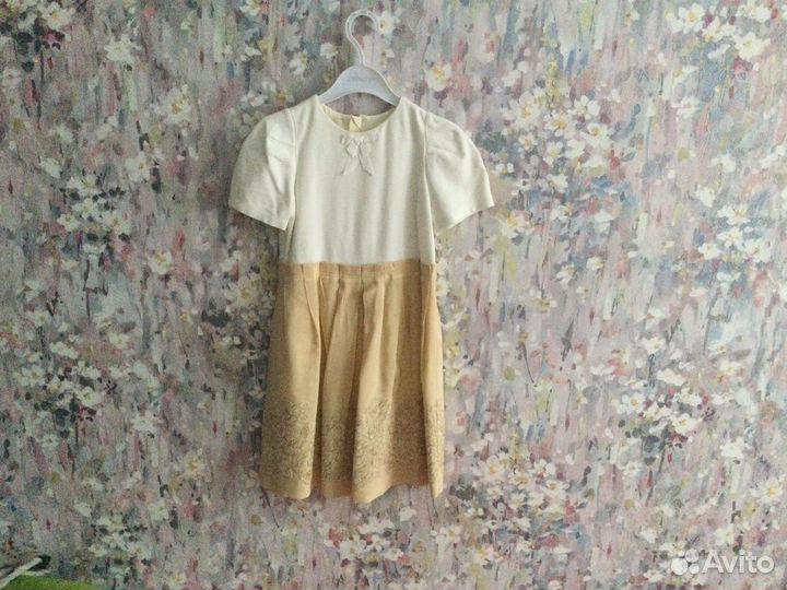 Платее нарядное на девочку7—8 лет