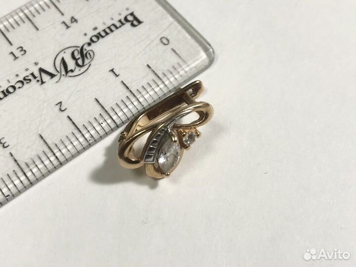 Серьги с камнями золотые