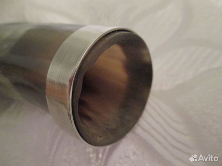 Сосуд для питья из коровьих рогов