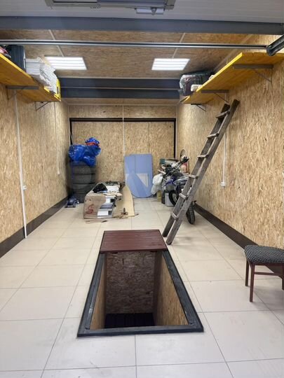 Гараж, > 30 м²