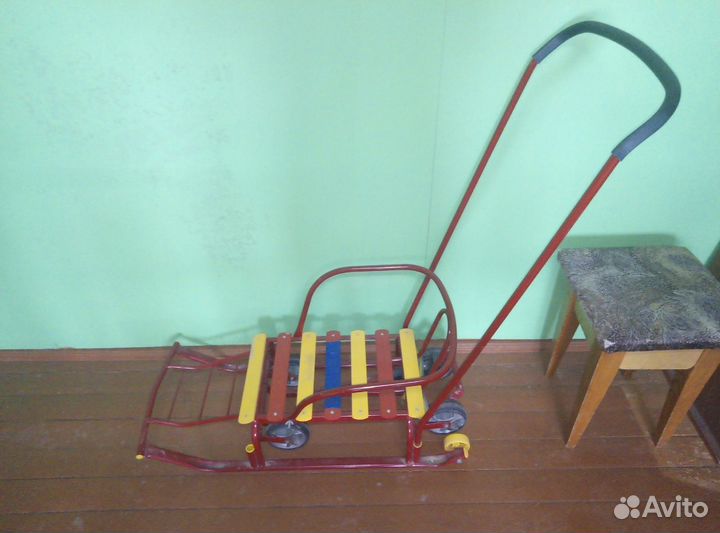 Детские санки с выдвижными колесами