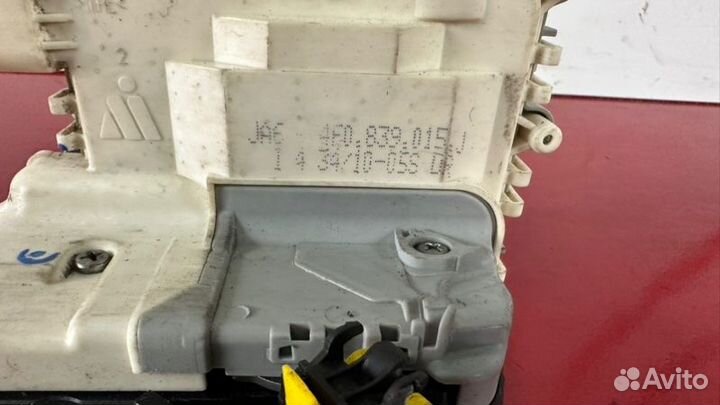 Замок двери передний левый Audi A6 C6 2.8 ccea