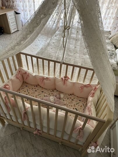 Детская кроватка с продольным маятником