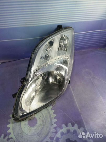Фара левая Toyota Vitz 2008