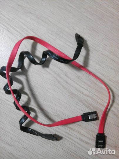 SATA кабель с защелкой