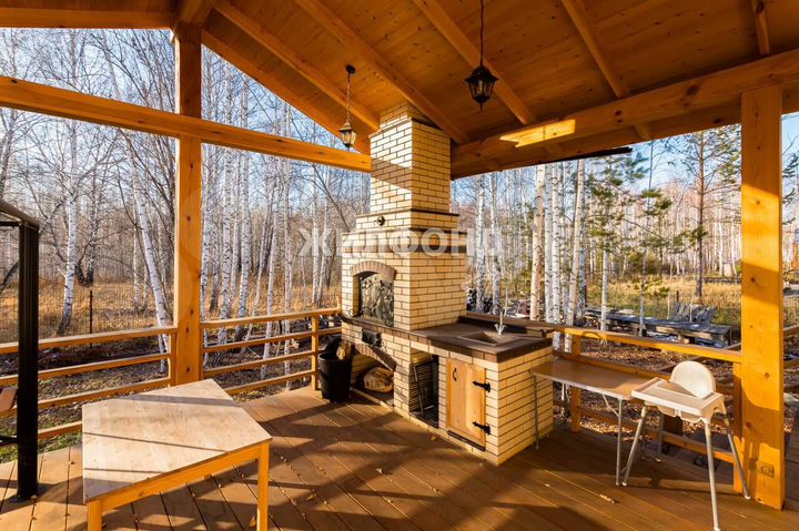 Дом 323,2 м² на участке 10,7 сот.