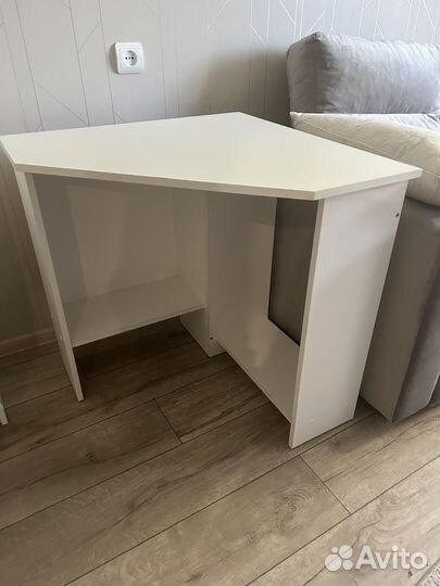 Стол и полка