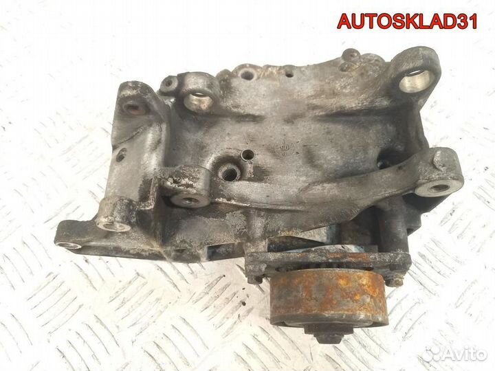 Кронштейн генератора Peugeot 307 1.6 NFU Бензин