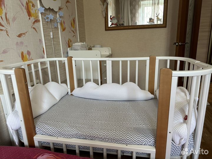 Детская кровать и пеленальный комод