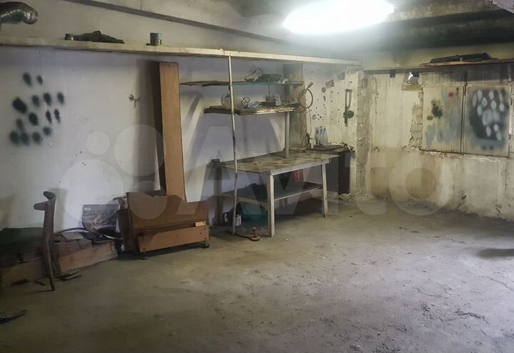 Гараж, > 30 м²