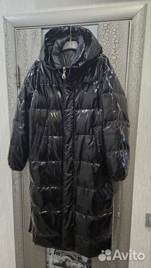 Длинное пуховое лаковое пальто