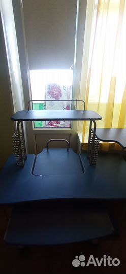 Продам компьютерный стол