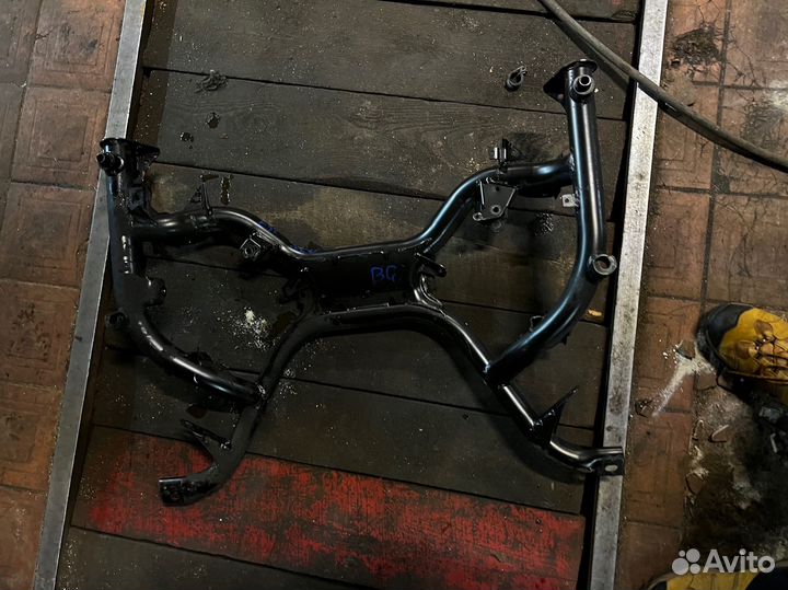 Передний подрамник BMW E38