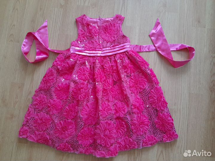 Нарядное платье р.110
