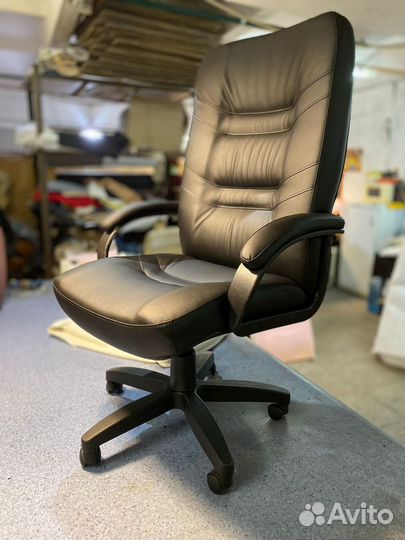 Офисное кресло