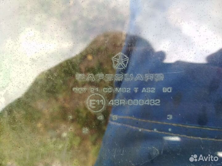 Стекло задней левой двери Dodge Neon