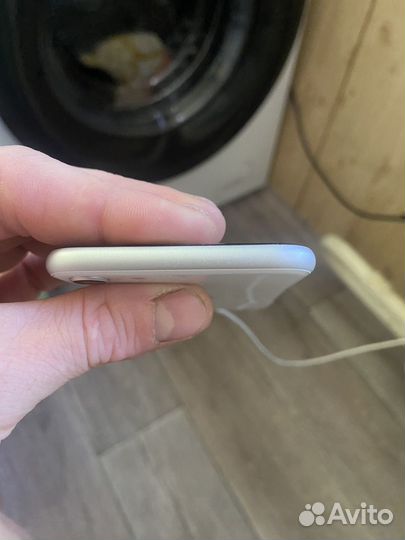 iPhone SE, 128 ГБ