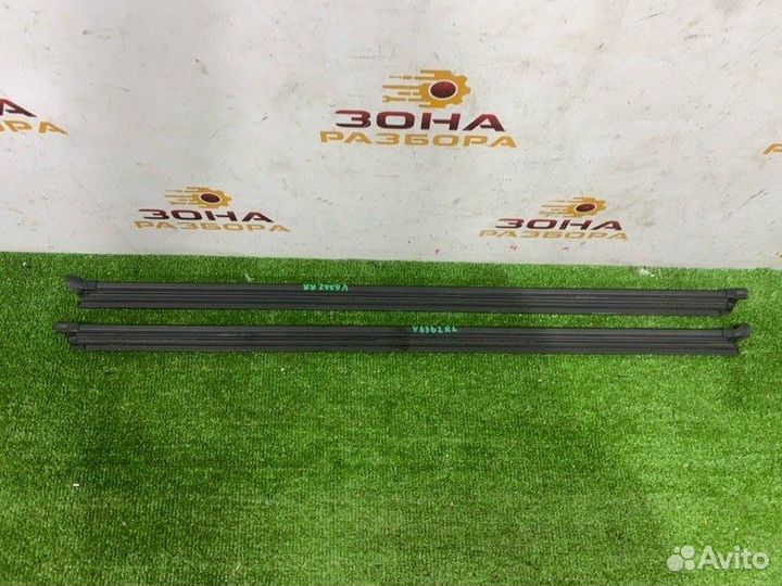 Уплотнитель стекла двери задний Volkswagen Golf