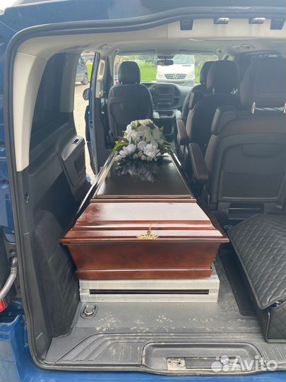 Перевозка тел умерших. Катафалк