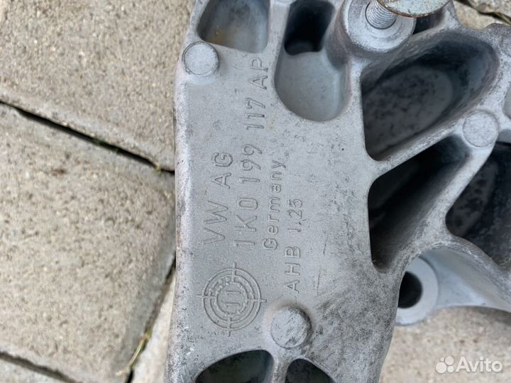 Кронштейн кпп 1K0199117AP Шкода, VW, Ауди