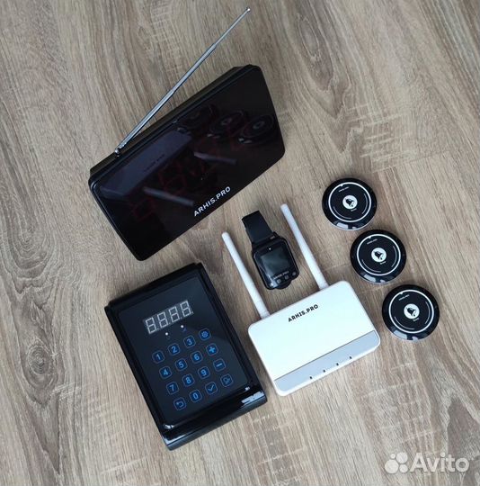 Кнопка вызова официанта в комллекте с часами табло