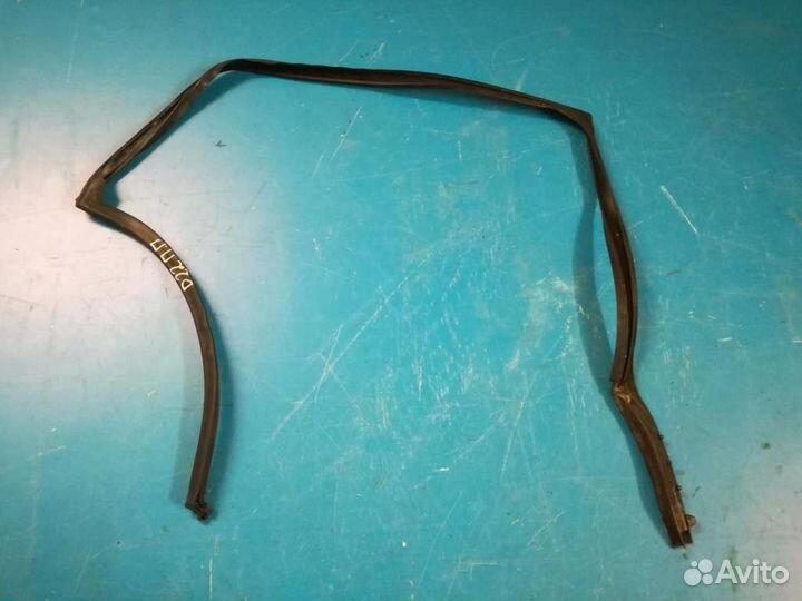 Уплотнитель стыка двери и каркаса крыши задний пр