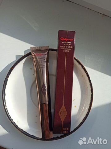 Скульптор Charlotte Tilbury, в доставке