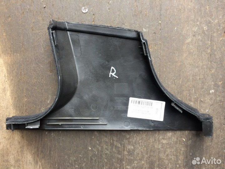 Обшивка стойки правая Mercedes-Benz S-Class W221