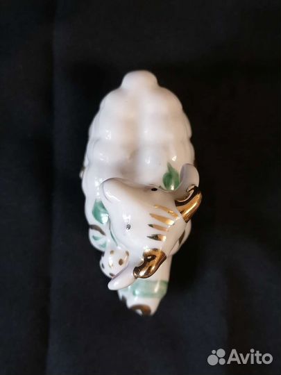 Фарфоровая фигурка 