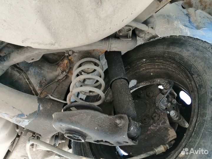 Стойка задняя левая правая Пежо 307 2002