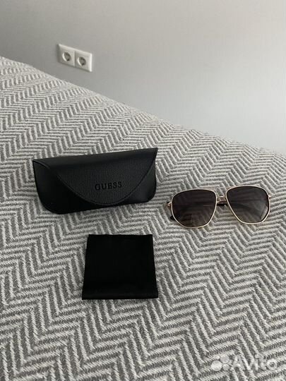 Очки солнезащитные guess женские