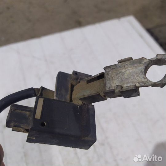 Клемма аккумулятора Nissan Tiida хэтчбек 1