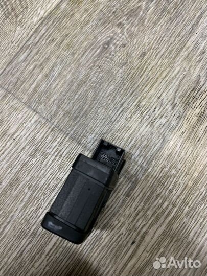 VW Touareg NF Кнопка фиксатора стояночного тормоза