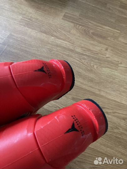 Горнолыжные ботинки atomic