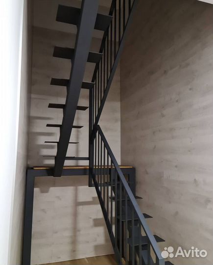 Лестница на металлокаркасе