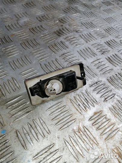 Фонарь подсветки номера задний левый Mitsubishi