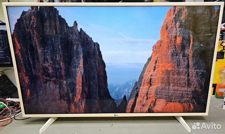 LG 49UH619V смарт тв UHD Белый