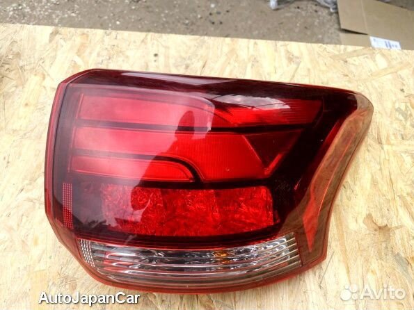 Задний фонарь фара в крыло Mitsubishi Outlander 3