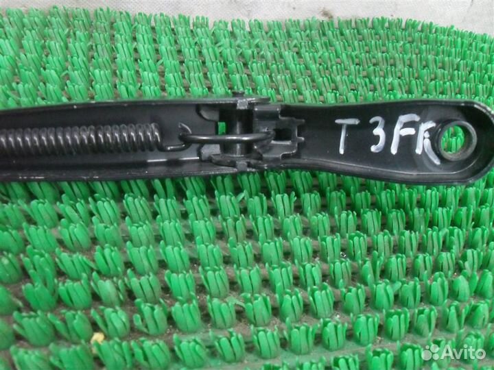 Поводок стеклоочистителя правый Citroen Berlingo