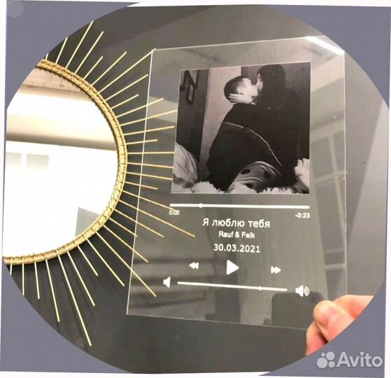 Трек пластинка с подставкой из дерева