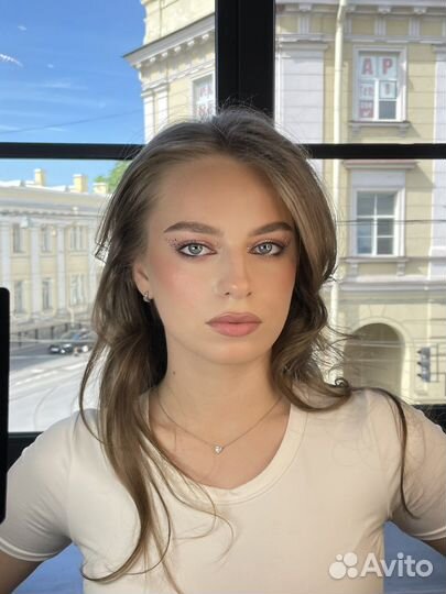 Модель на макияж