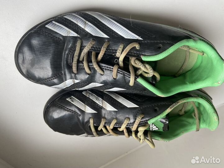 Футбольные бутсы adidas