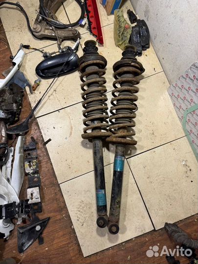 Стойки задние в сборе golf 2