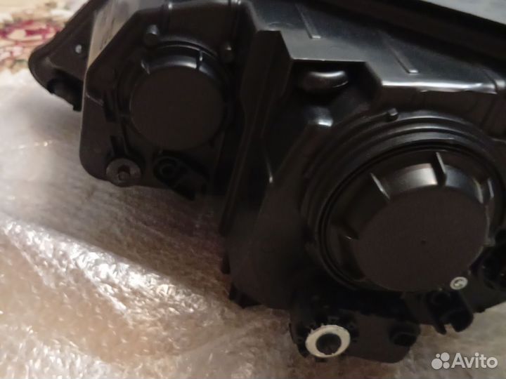 Передние фары на Киа Соренто 2012 хм