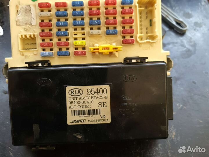 Kia magentis блок предохранителей салона