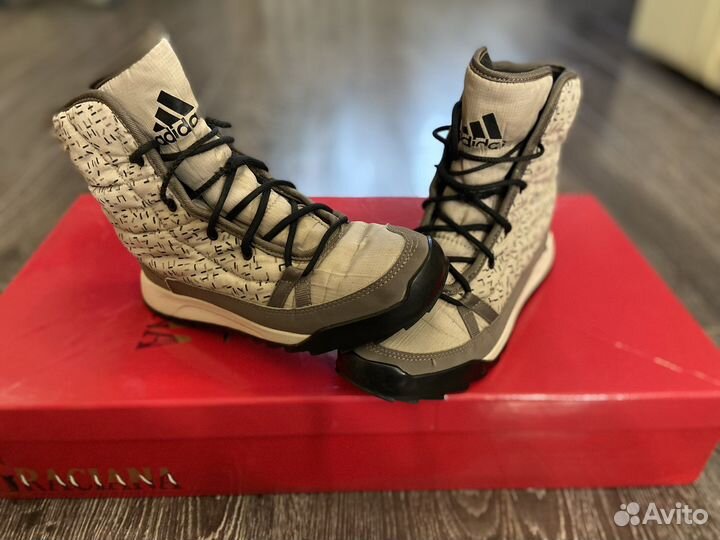 Зимние спортивные ботинки