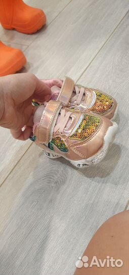 Кроссовки детские