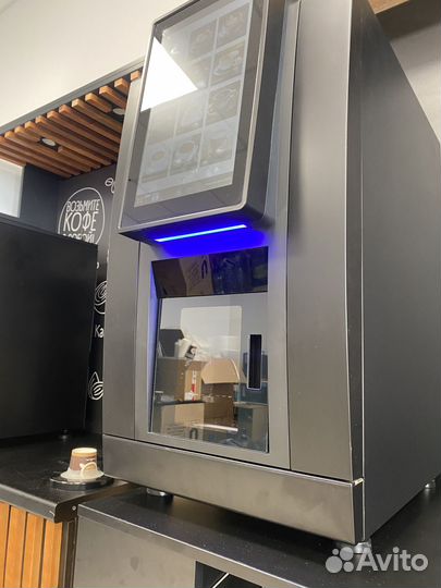 Профессиональная кофемашина для кофейни